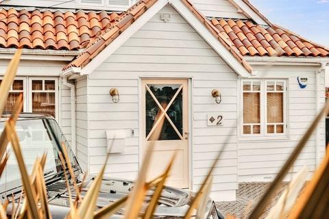 2 Crescent Road, Poole, BH14 9AS