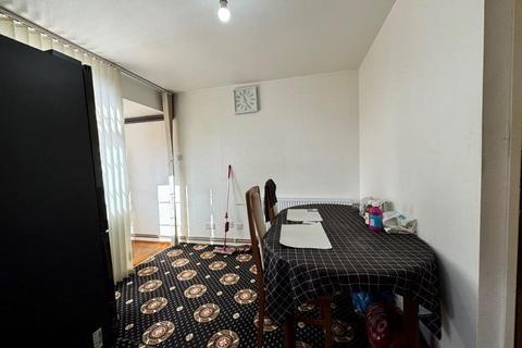 3 bedroom terraced house for sale, Bucksburn Walk, Leicester. LE4 7ZA