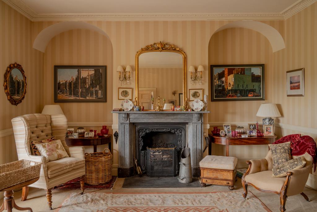 271138 - A743000.jpg