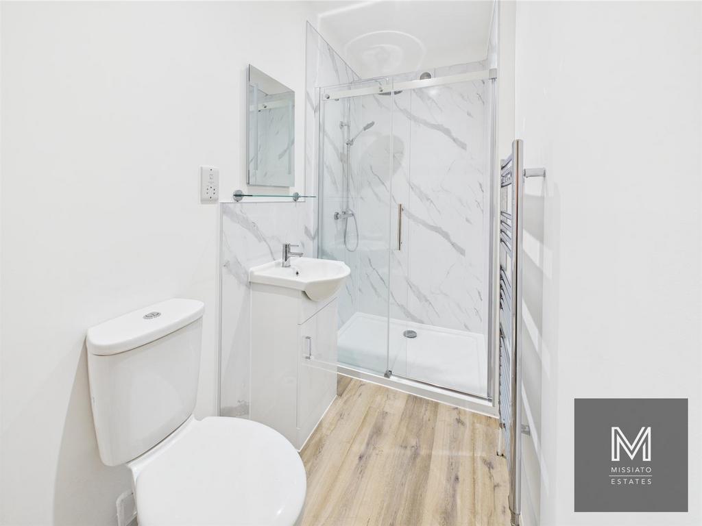 GF shower room.jpg