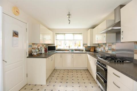 28 Hutton Close, Hilperton, Trowbridge, BA14 7WW
