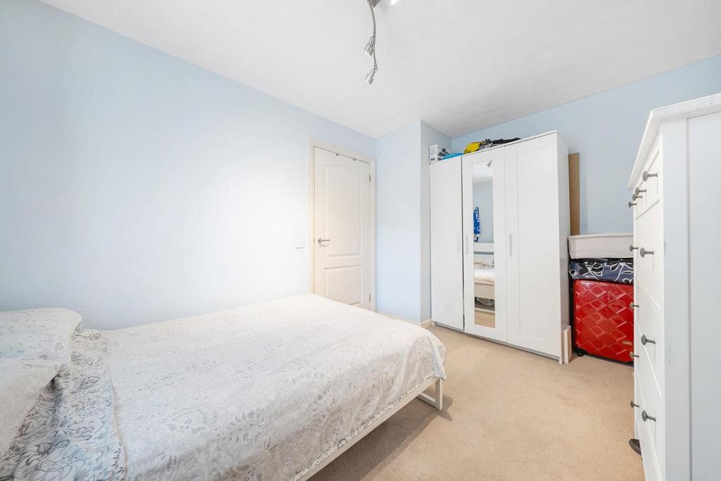 Bedroom 1 (2).JPG
