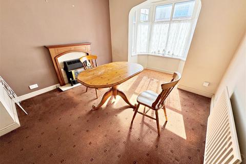 3 bedroom semi-detached house for sale, Woodsley Avenue, Cleethorpes, N.E. Lincs, DN35 8TU