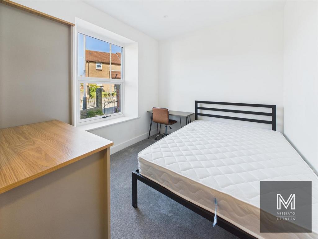Bed 1.jpg