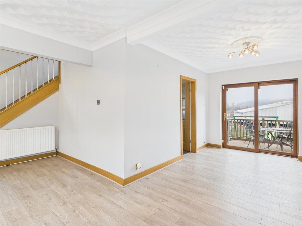 Lounge/Dining Area