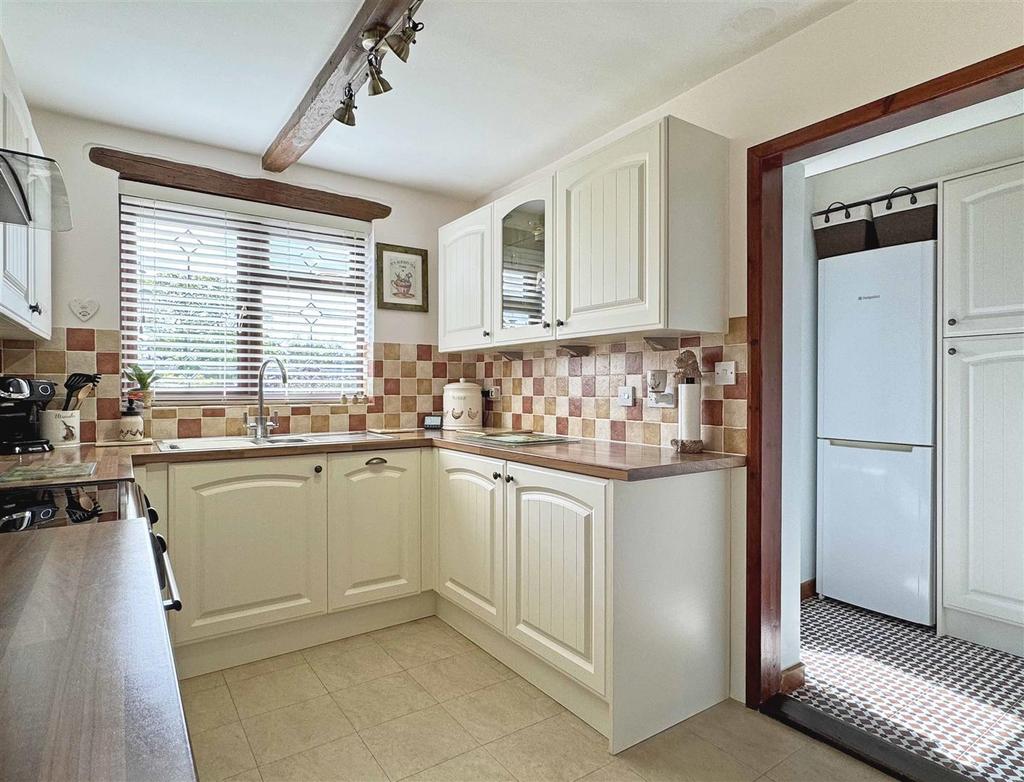 Kitchen c.jpg