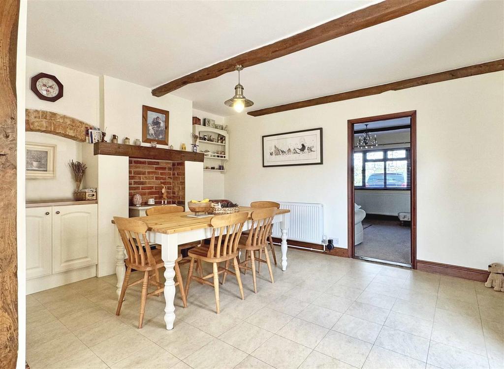 Dining Area b.jpg
