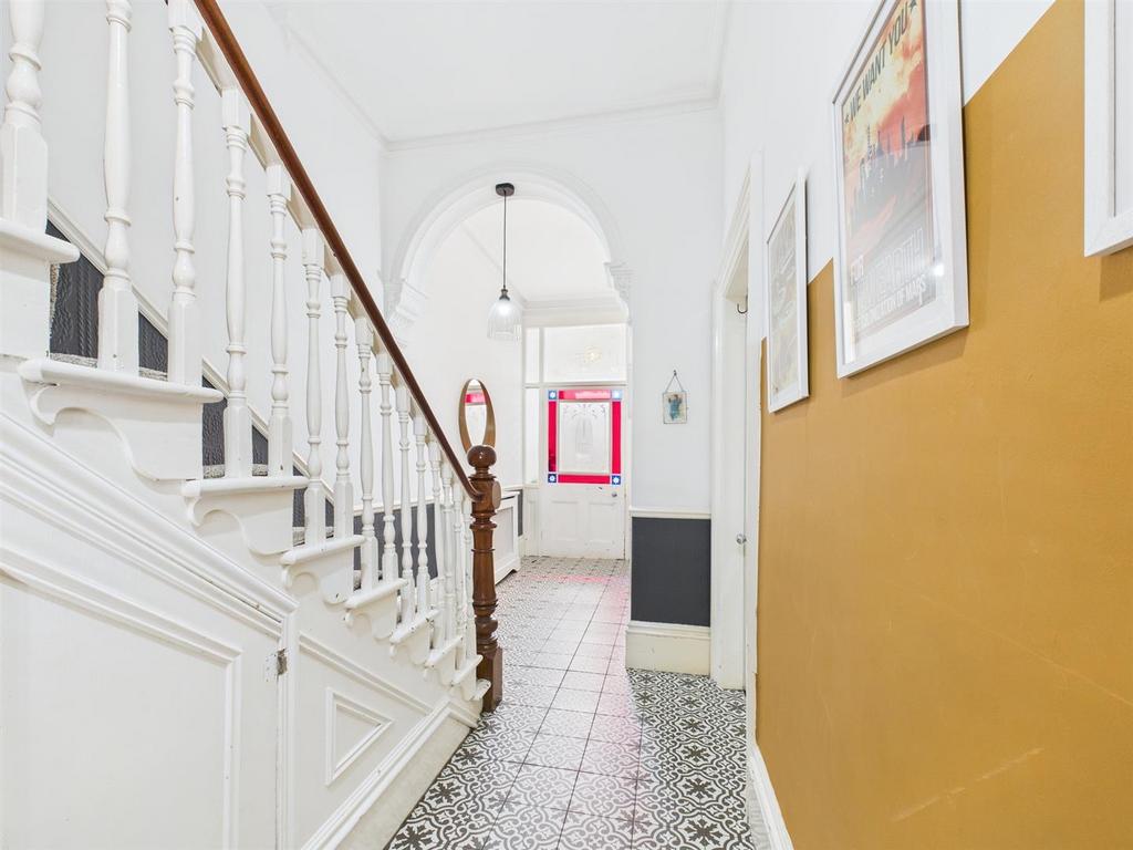 Hallway 2.jpg