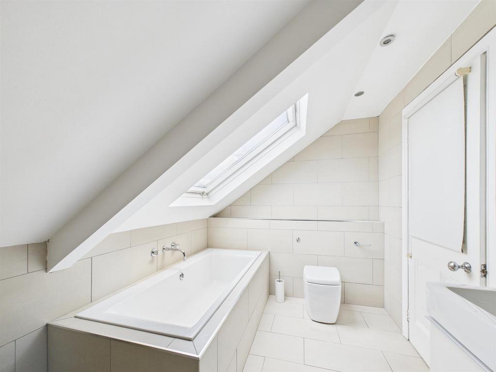 En-suite 2.jpg