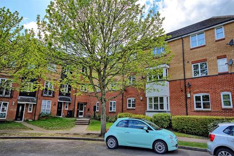 3 bedroom apartment for sale, Plomer Avenue, Hoddesdon EN11