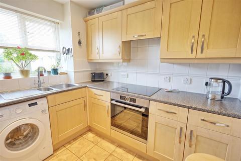 3 bedroom apartment for sale, Plomer Avenue, Hoddesdon EN11