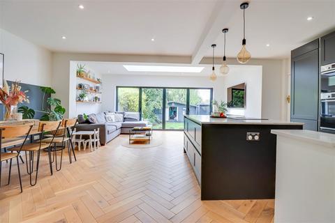 30 Aberdeen Gardens, Leigh-on-sea, SS9 3RH