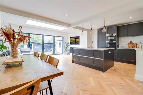 30 Aberdeen Gardens, Leigh-on-sea, SS9 3RH