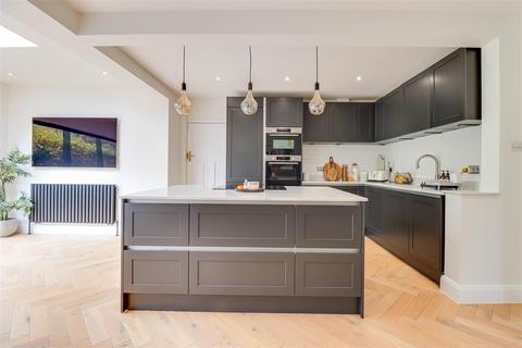 30 Aberdeen Gardens, Leigh-on-sea, SS9 3RH