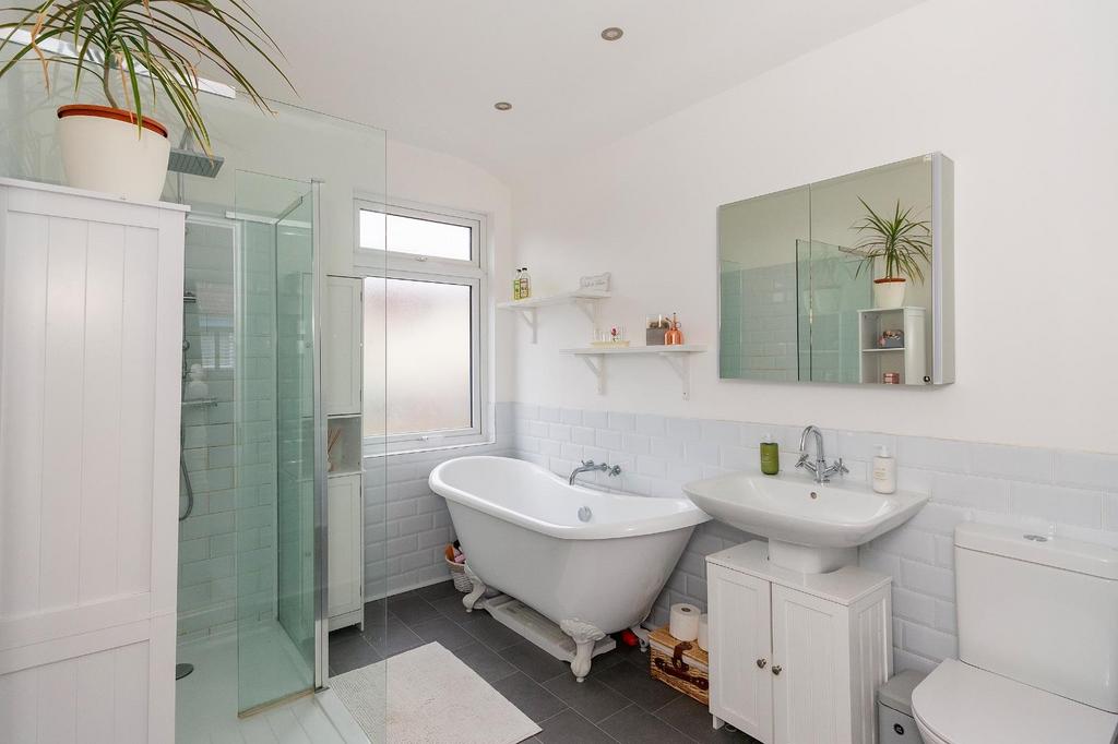 1 G5 SBR - Bathroom C.jpg