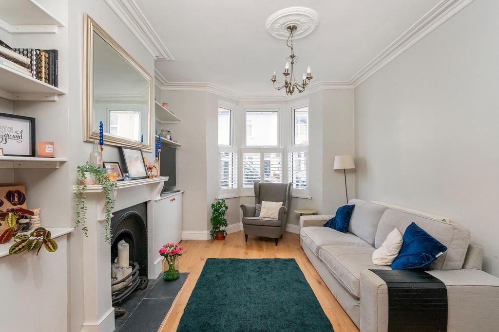 1 G5 SBR - Living Room D.jpg