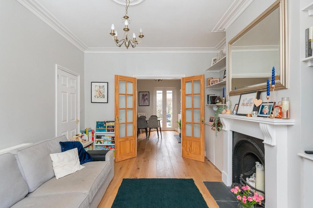 1 G5 SBR - Living Room B.jpg