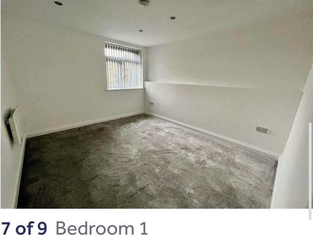 This inviting double bedroom features ample nat...