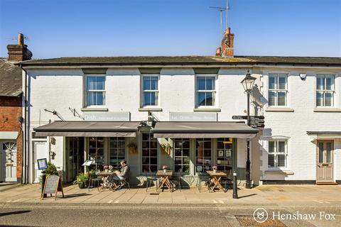 2 bedroom flat for sale, Latimer Street, Romsey Town Centre, Hampshire