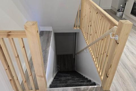 2 bedroom flat to rent, Halliwell Road, Bolton