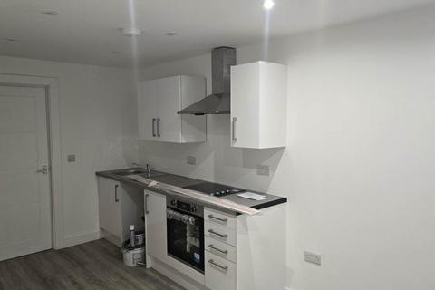 2 bedroom flat to rent, Halliwell Road, Bolton