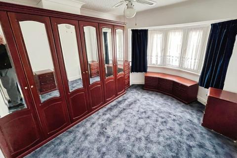 12 Earlston Drive, Doncaster, DN5 9TD