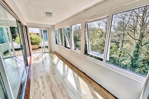 2 bedroom flat for sale, Branksome Wood Road