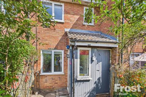 16 Shellfield Close, Staines, TW19 6BX