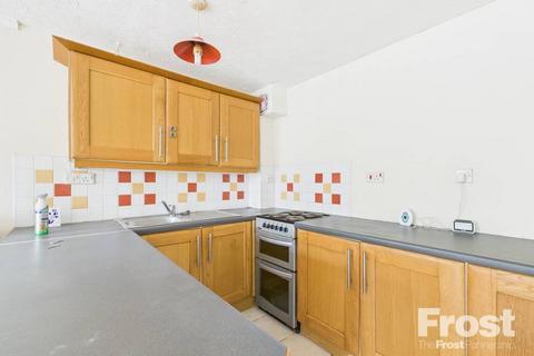 16 Shellfield Close, Staines, TW19 6BX