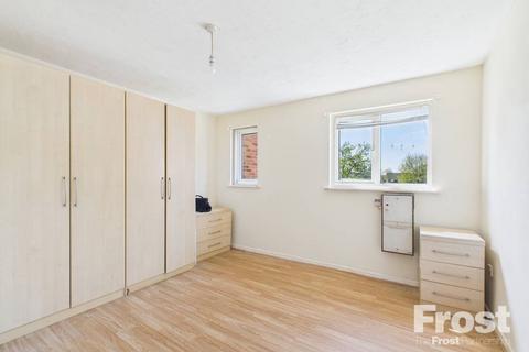 16 Shellfield Close, Staines, TW19 6BX