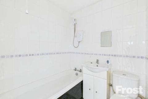 16 Shellfield Close, Staines, TW19 6BX
