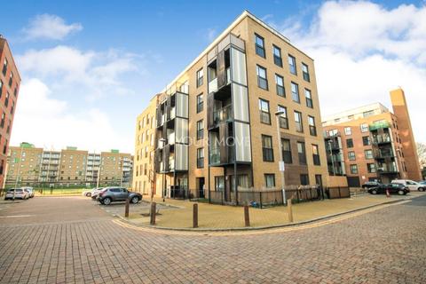 2 bedroom flat to rent, Maxwell Road, Romford RM7