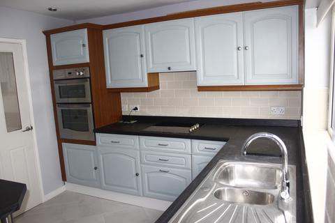 3 bedroom bungalow to rent, Belvedere Close, Swansea, SA3 3