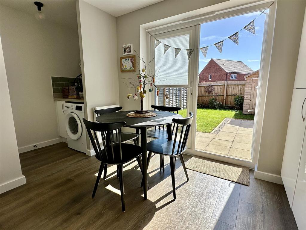 Dining/kitchen