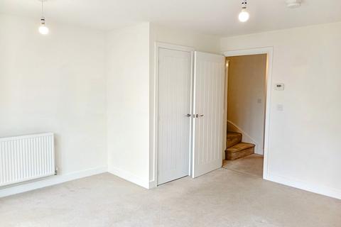 3 bedroom semi-detached house to rent, Beaminster Avenue, Cottam, Preston