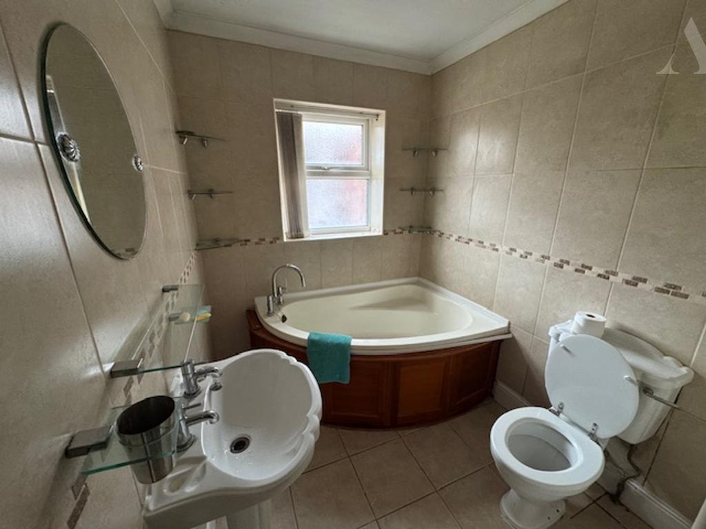 7 crossfield Road bathrom