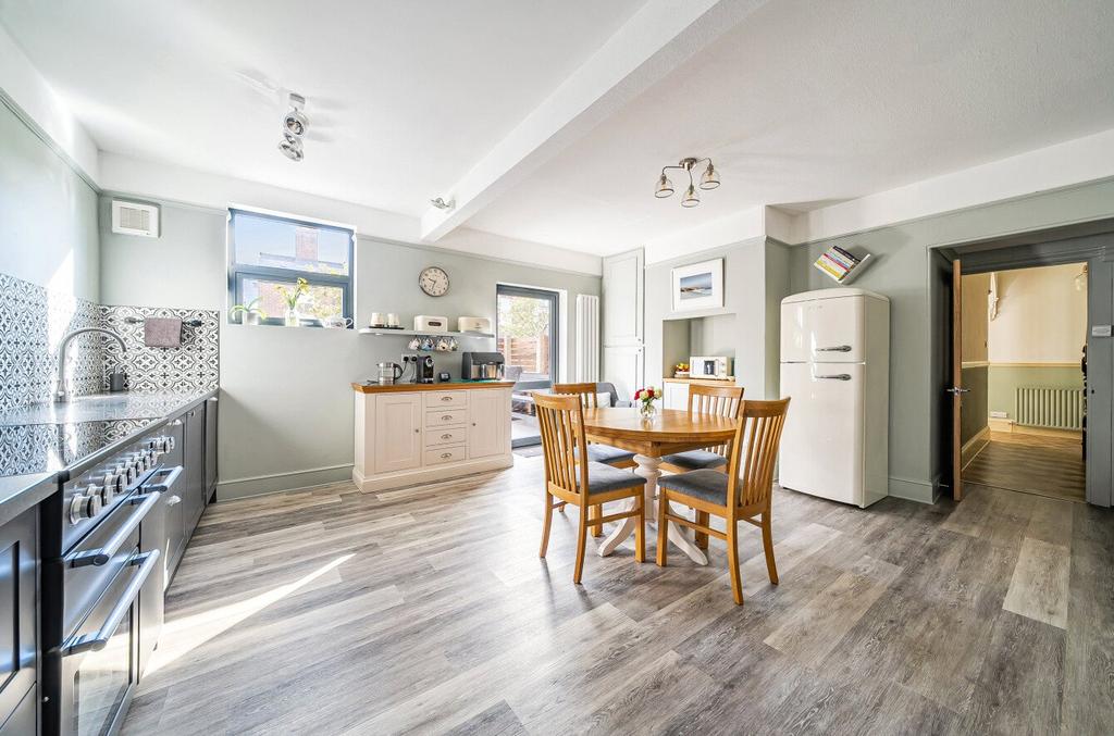 Kitchen/Dining
