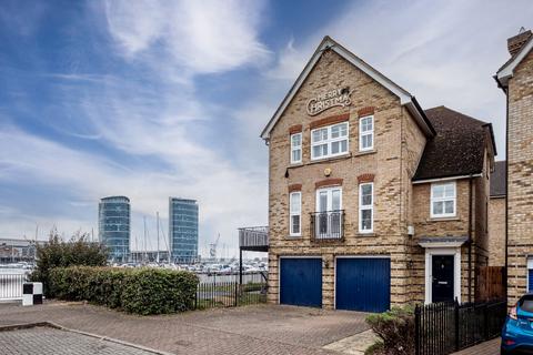 8 The Crescent, St Marys Island, Chatham, ME4 3LE