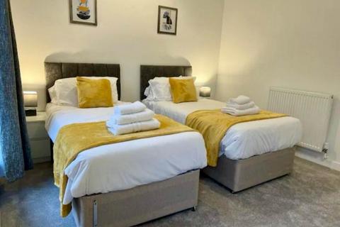 2 bedroom townhouse to rent, Parkes Avenue, Birmingham