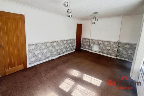 3 bedroom semi-detached house for sale, Wren Close, Swadlincote DE11