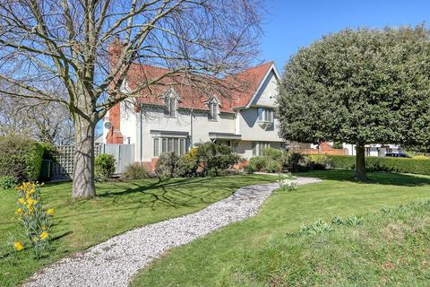 Highbury Braintree Road, Felsted, Dunmow, CM6 3DR
