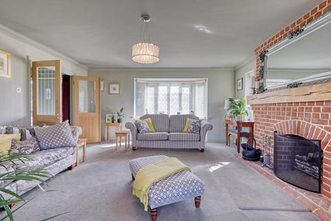 Highbury Braintree Road, Felsted, Dunmow, CM6 3DR