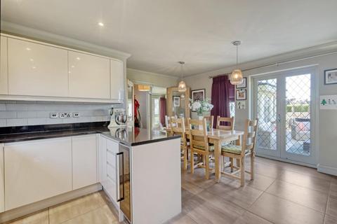 Highbury Braintree Road, Felsted, Dunmow, CM6 3DR
