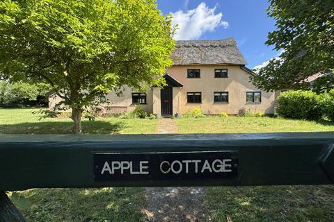 3 bedroom detached house for sale, The Banks, Blo Norton