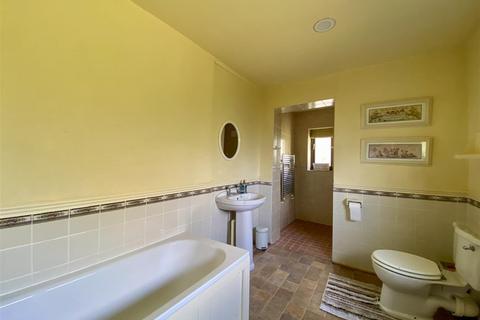 3 bedroom detached house for sale, The Banks, Blo Norton