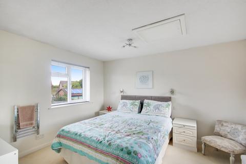 5 Dexter Drive, East Grinstead, RH19 4SU