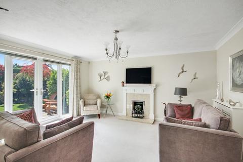 5 Dexter Drive, East Grinstead, RH19 4SU