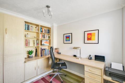 5 Dexter Drive, East Grinstead, RH19 4SU