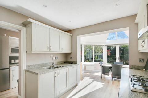 5 Dexter Drive, East Grinstead, RH19 4SU