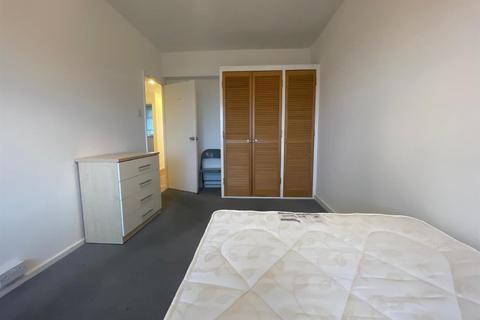 1 bedroom in a house share to rent, Dorman Way, London